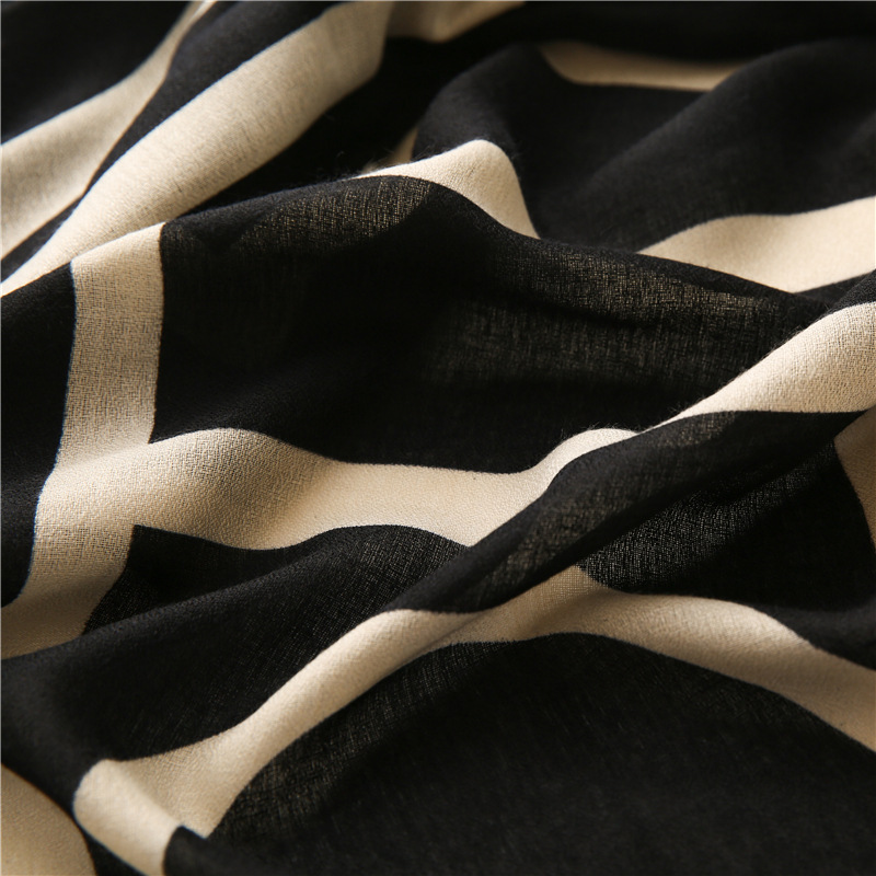 Spain Luxury Brand Black Beige - огляд і ціна Tippet Line